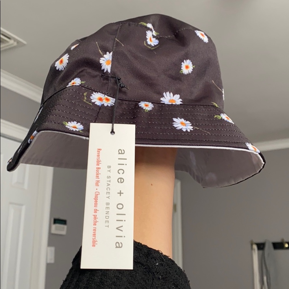 Alice & Olivia black daisy bucket hat